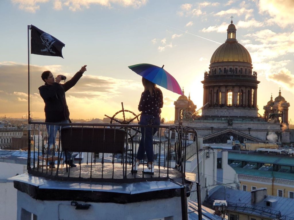 Жители петербургских крыш, Исаакиевская площадь